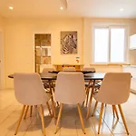 Apartament Africa Master 3 Bedrooms. Aire Acondicionado